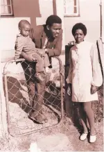  ?? Picture: Daily Dispatch ?? LEGACY Steve and Ntsiki Biko with their son Nkosinathi in Ginsberg in 1973.