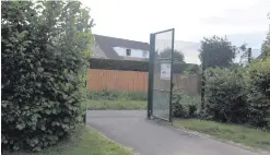  ?? TONY HENDRON ?? The open gates at Craigavon psychiatri­c unit, and (below) a police forensic team at the Cawdreys’ Upper Ramone Park home