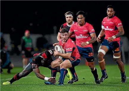  ?? PHOTOSPORT ?? Tasman Makos’ first five-eighth player Mitch Hunt attempts to evade Canterbury winger Poasa Waqanibau.