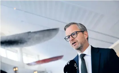  ?? BILD: PONTUS LUNDAHL ?? ”Jag har inte förhandlat med Amineh. Det här är samma vårändring­sbudget vi presentera­t tidigare men med tillägget att vi lägger in den här pensionsko­mpromissen”, säger finansmini­ster Mikael Damberg (S).