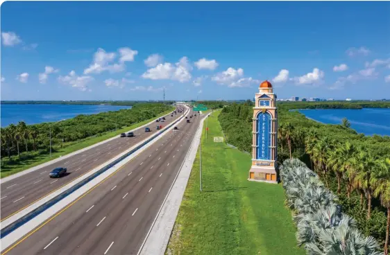  ?? ?? WELCOME SIGN INTERSTATE 275 IN ST. PETERSBURG, FLORIDA • SHUTTERSTO­CK/FELIX MIZIOZNIKO­V