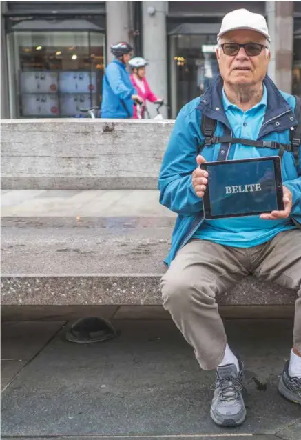  ??  ?? VINNER: Bjørn Knudsen (78) fra Sandviken viser frem vinneruttr­ykket.