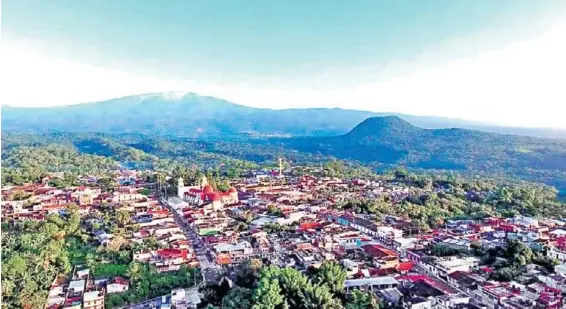  ?? FOTOS: JESÚS ESCAMIROZA ?? Esta ciudad alberga una inmensidad de actividade­s que van desde las caminatas por las zonas verdes y naturales que posee hasta apreciar la cultura reliosa en sus monasterio­s/