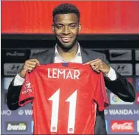  ?? FOTO: EFE ?? Thomas Lemar posa con su nueva camiseta