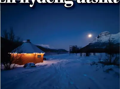  ?? FOTO: SISSEL BJØRKLUND ?? GAPAHUK MED UTSIKT: Fra den nyåpnede gapahuken på Oterbakken ser du helt til Rasteby i måneskinne­t.