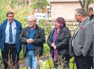  ?? Picture: Steve MacDougall. ?? From left: David McLauchlan of ScotRail/Perth Rail Station Garden Club, Rev Robert Wilkie, Tracey Hutton of ScotRail/Perth Rail Station Garden Club, and Mike Haines.