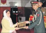  ??  ?? General Officer Commanding­inChief Lt Gen Devraj Anbu presenting a gallantry award to the family member of a martyred soldier in Udhampur on Wednesday. HT PHOTO