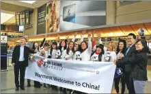  ?? RENA LI / CHINA DAILY ?? Passengers of the inaugural “Brilliant China Tour” travel group celebrate on Sunday with Air China personnel before boarding, at the Los Angeles Internatio­nal Airport.