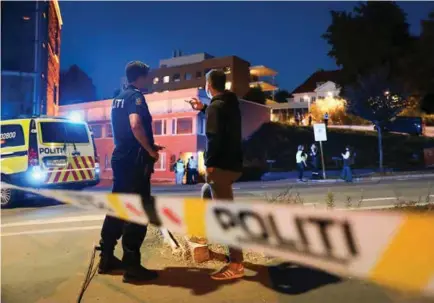  ??  ?? Politiet sperret av området på Ensjø i Oslo der det ble løsnet skudd fredag kveld.