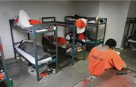  ?? Staff file photo ?? In 2021, Gov. Greg Abbott signed legislatio­n in Houston limiting the ability of defendants to be released on no-cost or low-cost bail.