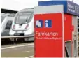  ?? Foto: Jan Woitas, dpa ?? Die Bahn will mit neuen, günstigen Ti ckets punkten.