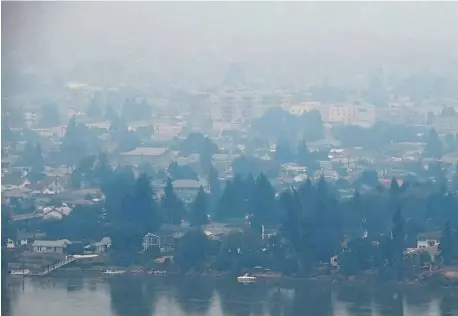  ?? DARRYL DYCK/THE CANADIAN PRESS ?? Smoke from wildfires burning in central B.C. shrouds the north shore of Kamloops, B.C., on July 10.