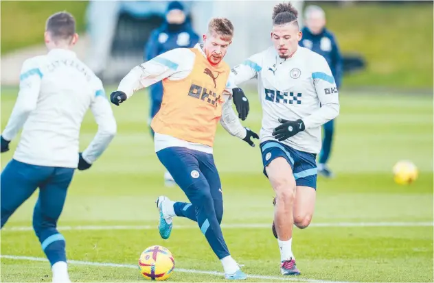  ?? Courtesy: Manchester City Twitter ?? ↑
Players of Manchester City attend a training session ahead of their EPL match against Tottenham Hotspurs.