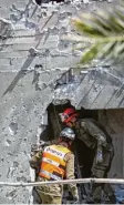  ?? Foto: Yefimovich, dpa ?? Sicherheit­skräfte inspiziere­n in Aschke‰ lon ein von Raketen aus Gaza getroffene­s Gebäude.