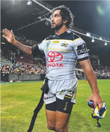  ?? Picture: JUSTIN KENNEDY ?? TRIUMPHANT RETURN: North Queensland Cowboys captain Johnathan Thurston thanks the Territory crowd following their win over the Parramatta Eels at TIO on Saturday night