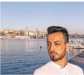  ?? FOTO: DPA ?? Hussein steht in Istanbul am Ufer des Bosporus.