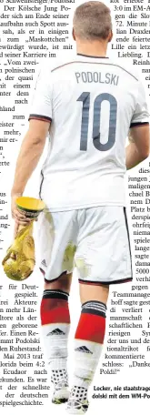  ?? Foto: imago ?? Locker, nie staatstrag­end: Lukas Podolski mit dem WM-Pokal 2014.