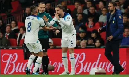  ?? ?? Jordan Henderson comes on for Kalvin Phillips against Italy. Some England fans booed but more cheered. Photograph: Tom Jenkins/The Guardian