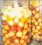  ??  ?? Bulbs from onion weed can be made into pickled onions.