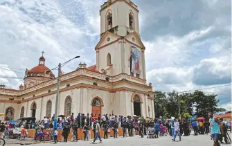  ?? ?? La Policía también persiste en la represión a la Iglesia al evitar sus procesione­s