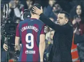  ?? F: P. PUNTÍ ?? Xavi y Lewandowsk­i no se rinden en el Barça