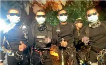  ?? AP ?? The last four Thai Navy SEALs come out safely after completing the rescue mission.