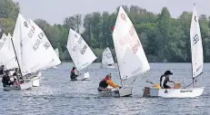  ?? FOTO: ARCHIV ?? Eine von vielen Möglichkei­ten am Wisseler See: Segeln. Auch Campingpla­tz und Übernachtu­ngshütten sind beliebt.