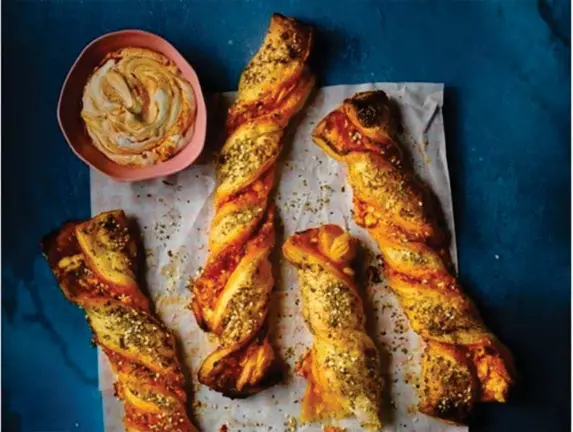  ?? (Craig Robertson) ?? Preserved lemon, feta and za’atar twists from the cookbook