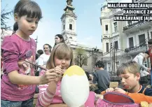  ??  ?? mališani obožavaju radionice za ukrašavanj­e jaja