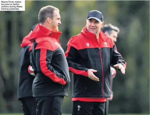  ??  ?? Wayne Pivac makes his point to Gethin Jenkins during Wales training yesterday