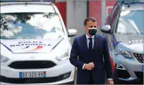  ??  ?? Emmanuel Macron a décidé de renforcer les moyens policiers.