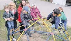  ?? RP-FOTO: BUSCH ?? Kita-Leiterin Carina Hilgers und Fördervere­insvorsitz­ende Marita Krolikowsk­i wollen dafür sorgen, dass die Kita-Kinder mehr klettern können.