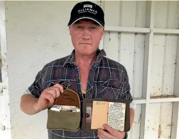  ?? JAMIE SEARLE/STUFF ?? Rodney Crack displays a World War II soldier’s first aid kit and diary, left, that he bought at an auction recently.