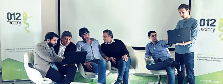  ??  ?? Gli uomini e le imprese
Il gruppo di profession­isti che ha dato vita a 012 factory: Sebastian Caputo, Paolo Conte, Fabrizio Lapiello, Pietro Nardi, Salvatore Novaco e Enrico Vellante. Nelle tre foto in sequenza alcuni degli oggetti usciti...