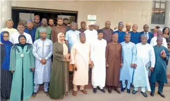  ?? ?? Echono ( fourth right), followed by the governor and flanked by the management team of the Fund during the visit.