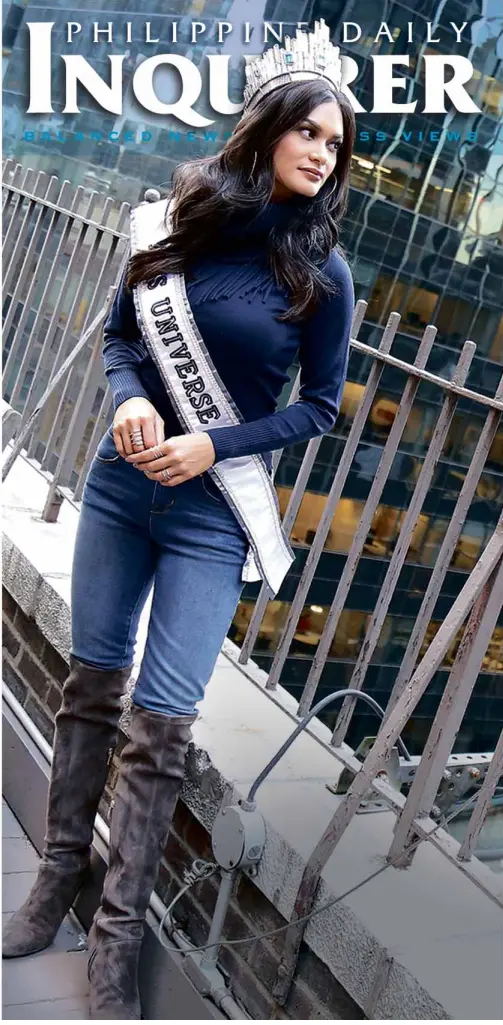  ?? JORY RIVERA/CONTRIBUTO­R ?? ONTOPOF THE WORLD Miss Universe Pia Alonzo Wurtzbach surveys the cityscape in New York City, her home during her yearlong reign.