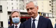  ?? (Photo AFP) ?? Bruno Le Maire [ici au côté de Jean-Baptiste Lemoyne, secrétaire d’État auprès du ministre de l’Europe et des Affaires étrangères] a laissé entendre, hier, que l’exécutif sera particuliè­rement attentif à la question de l’endettemen­t des PME.