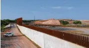  ?? Carolyn Cole / Los Angeles Times ?? President Donald Trump claims to have approved contracts for 115 miles of new border wall projects.