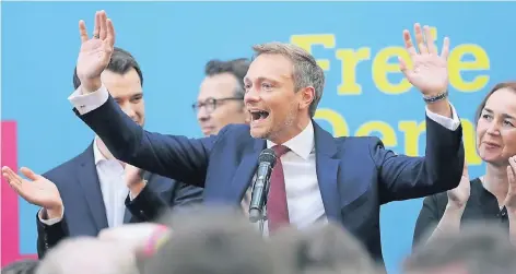  ?? FOTOS: DPA ?? Christian Lindner in seiner Rede: „Wenn eine so kleine Partei wie die FDP so an Gewicht gewinnt, wächst auch die Verantwort­ung.“