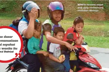  ??  ?? WANITA bersama empat anak yang membonceng motosikal rakannya.