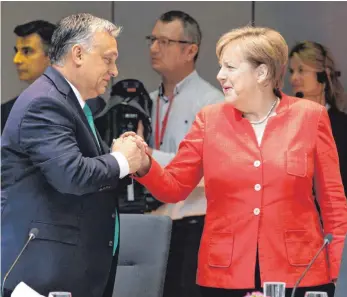  ?? FOTO: DPA ?? Viktor Orbán, Ministerpr­äsident von Ungarn, ist seinem Ziel ein großes Stück nähergekom­men. Rechts Bundeskanz­lerin Angela Merkel (CDU).