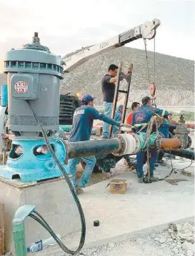  ?? ARCHIVO ?? Ganaderos en 5 años consumiero­n el agua de cien años.