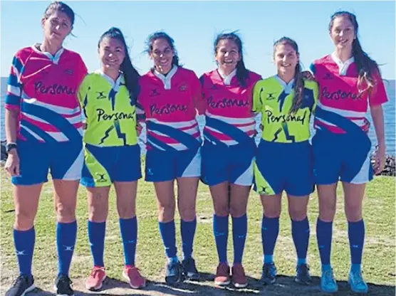  ?? UAR ?? Nerea Livoni, Nadia Ferenz, Brenda Camacho y Viviana Garat (las cuatro desde la izquierda) son las árbitras del plantel estable de UAR