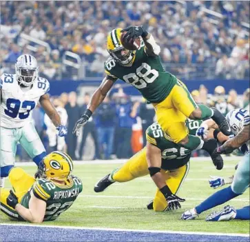  ?? Michael Ainsworth Associated Press ?? WHEN GREEN BAY LINEMEN and Dallas defenders go low, running back Ty Montgomery (88) goes high, diving into the end zone for one of his two second-quarter touchdowns to help the Packers build a 21-3 lead.