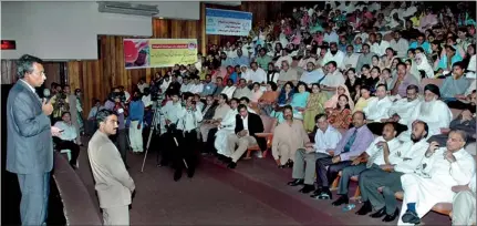  ??  ?? Dengue talk in Lahore by Dr. Fernando to a large gathering including the Chief Minister