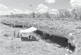  ?? ARCHIVO /CUARTOSCUR­O ?? Descubren caverna en la obra del tramo 5 del tren en Playa del Carmen