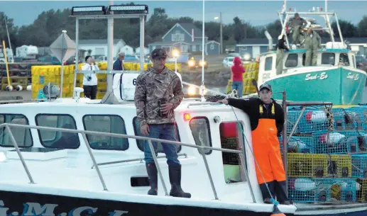  ??  ?? Les pêcheurs de homard du Sud-Est et du comté de Kent ont pris le large tôt mardi matin. - Archives