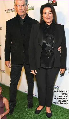  ?? ?? Back in black: Pierce Brosnan and wife Keely at the Oscar Wilde Awards