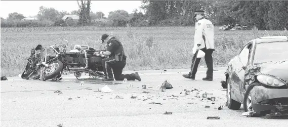  ?? NICK BRANCACCIO ?? OPP officers conduct their investigat­ion following a fatal motorcycle accident on County Road 42 at the Patillo Road intersecti­on on Saturday.
