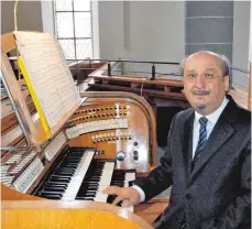  ?? FOTO: SABINE CENTNER ?? Ennio Cominetti an der Orgel von St. Martin.